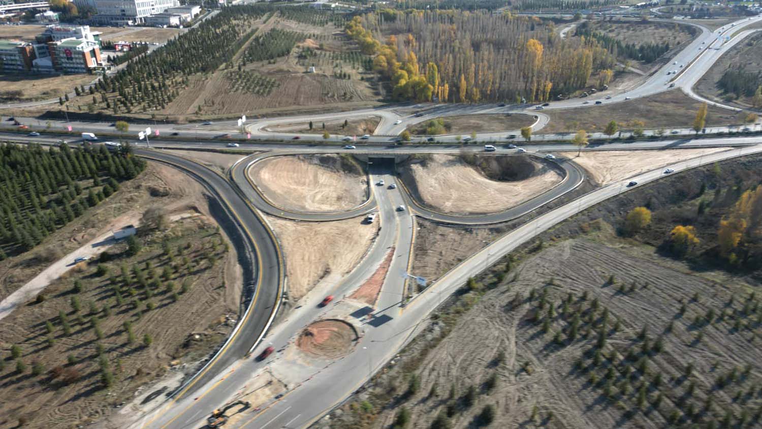 SABANCI-ANKARA BULVARI KAVŞAĞI YONCA TİPİ DÜZENLEMEYLE YENİDEN HİZMETE AÇILDI