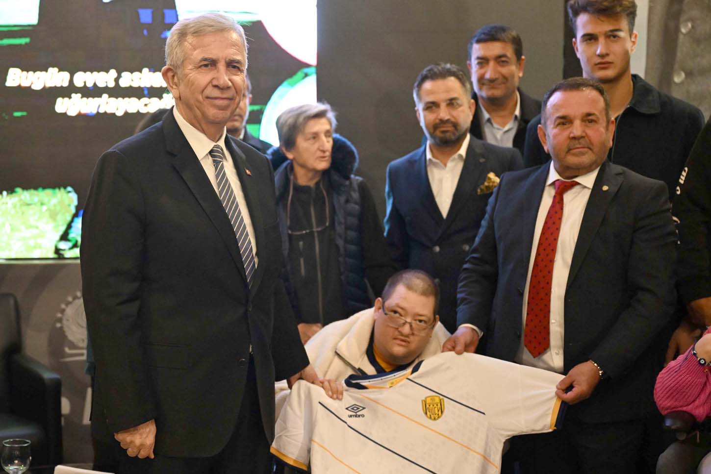 MANSUR YAVAŞ YERELDE ERİŞİLEBİLİRLİK PANELİNE KATILDI