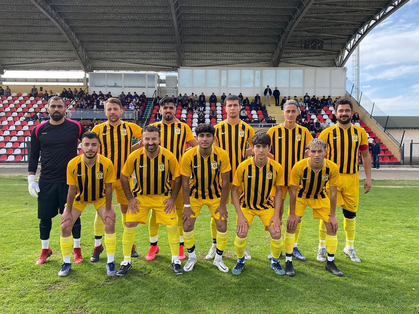 ŞİMŞEKLER DOLU DİZGİN YOLUNA DEVAM EDİYOR