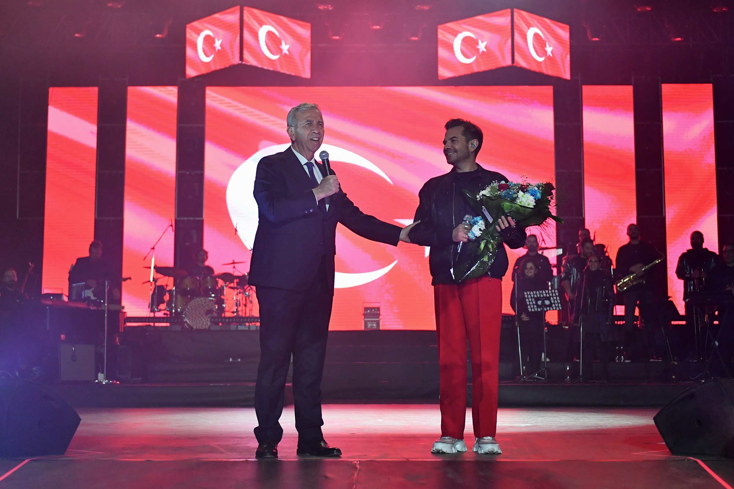 BAŞKENT CUMHURİYET BAYRAMINI KENAN DOĞULU İLE KUTLADI