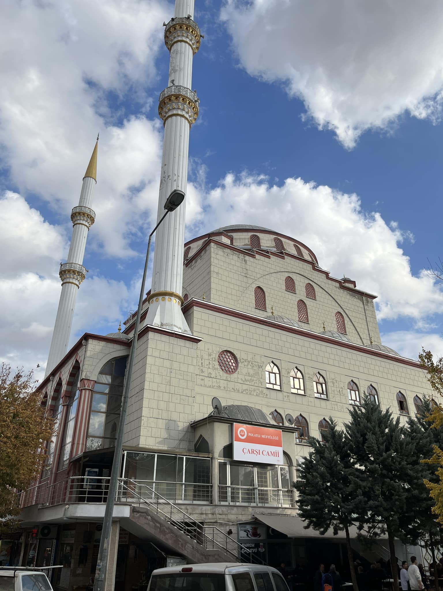 CAMİİDE ÇIKAN YANGIN KORKUTTU