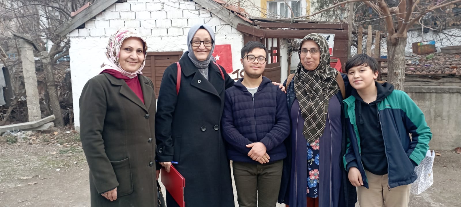 MHP POLATLI KAÇEP KOMİSYONUNDAN ENGELLİ VATANDAŞLARA VE AİLELERİNE ANLAMLI ZİYARET 