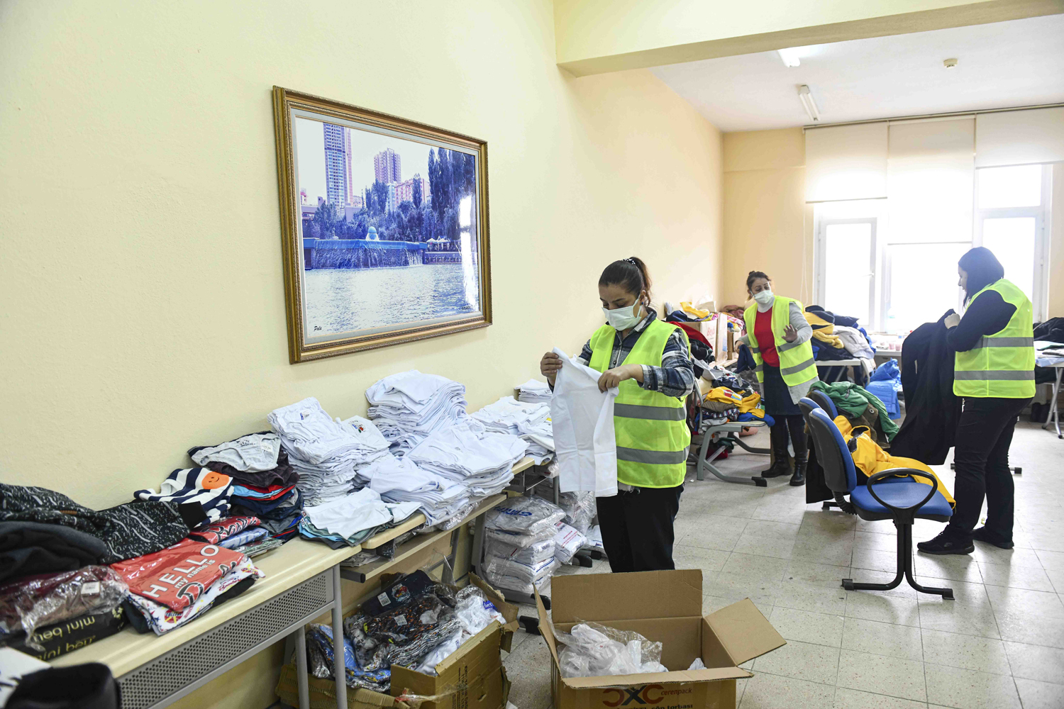 ANKARA BÜYÜKŞEHİR BELEDİYESİ SALGIN RİSKİNE KARŞI TEMİZLİK ÇALIŞMALARINA DEVAM EDİYOR