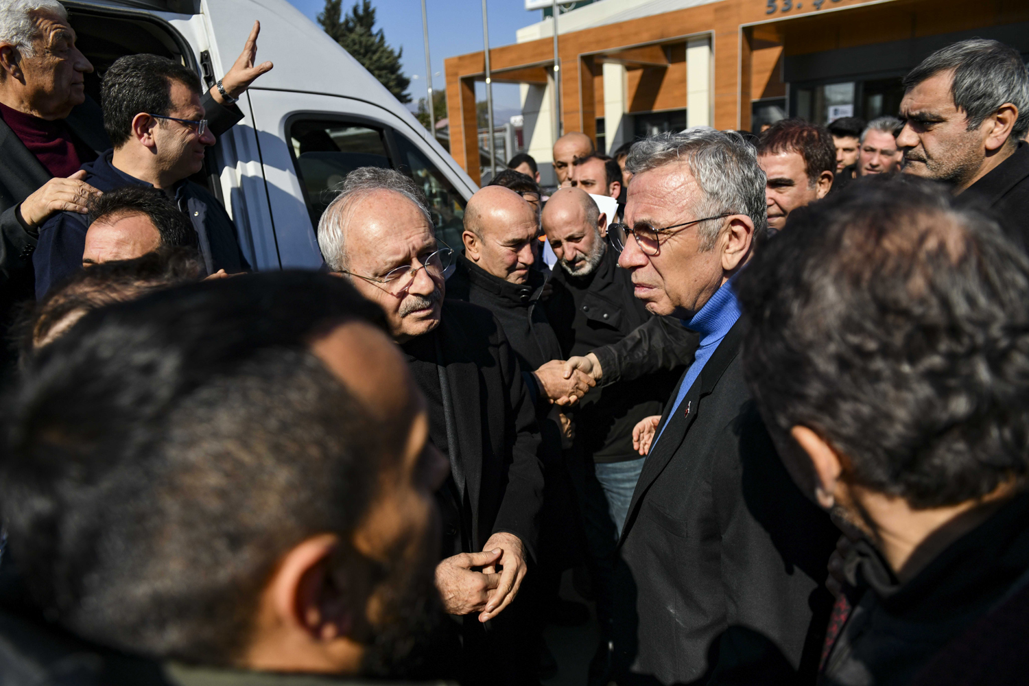 CHP GENEL BAŞKANI KILIÇDAROĞLU VE BÜYÜKŞEHİR BELEDİYE BAŞKANLARI ABB’NİN DEPREM YARDIM ÜSSÜNDE