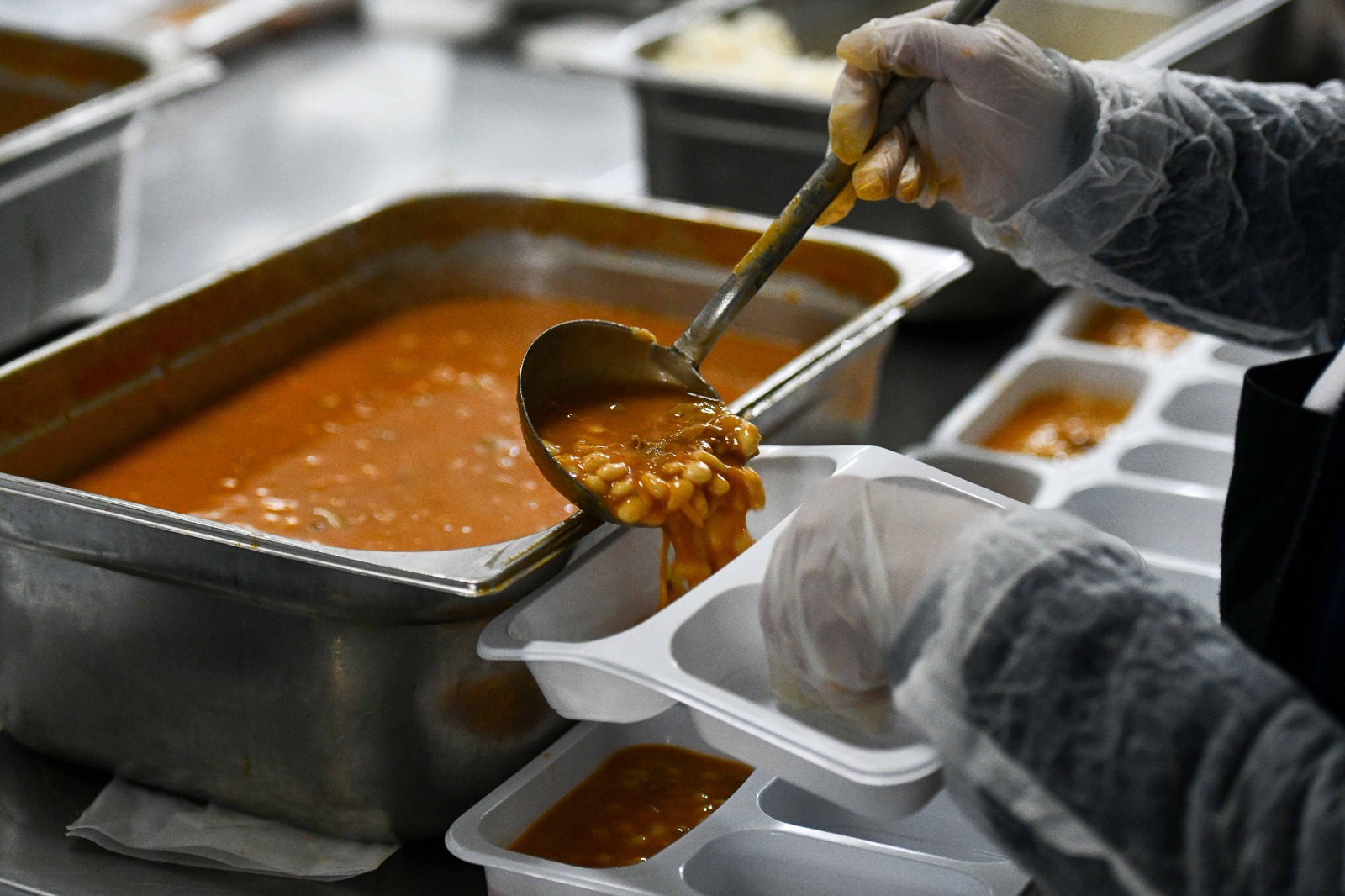 ANKARA BÜYÜKŞEHİR DEPREMZEDELERİN SICAK YEMEK İHTİYACINI KARŞILAYACAK