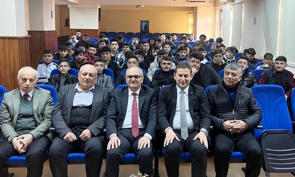 Kara, kariyer günlerinde öğrencilerle buluştu