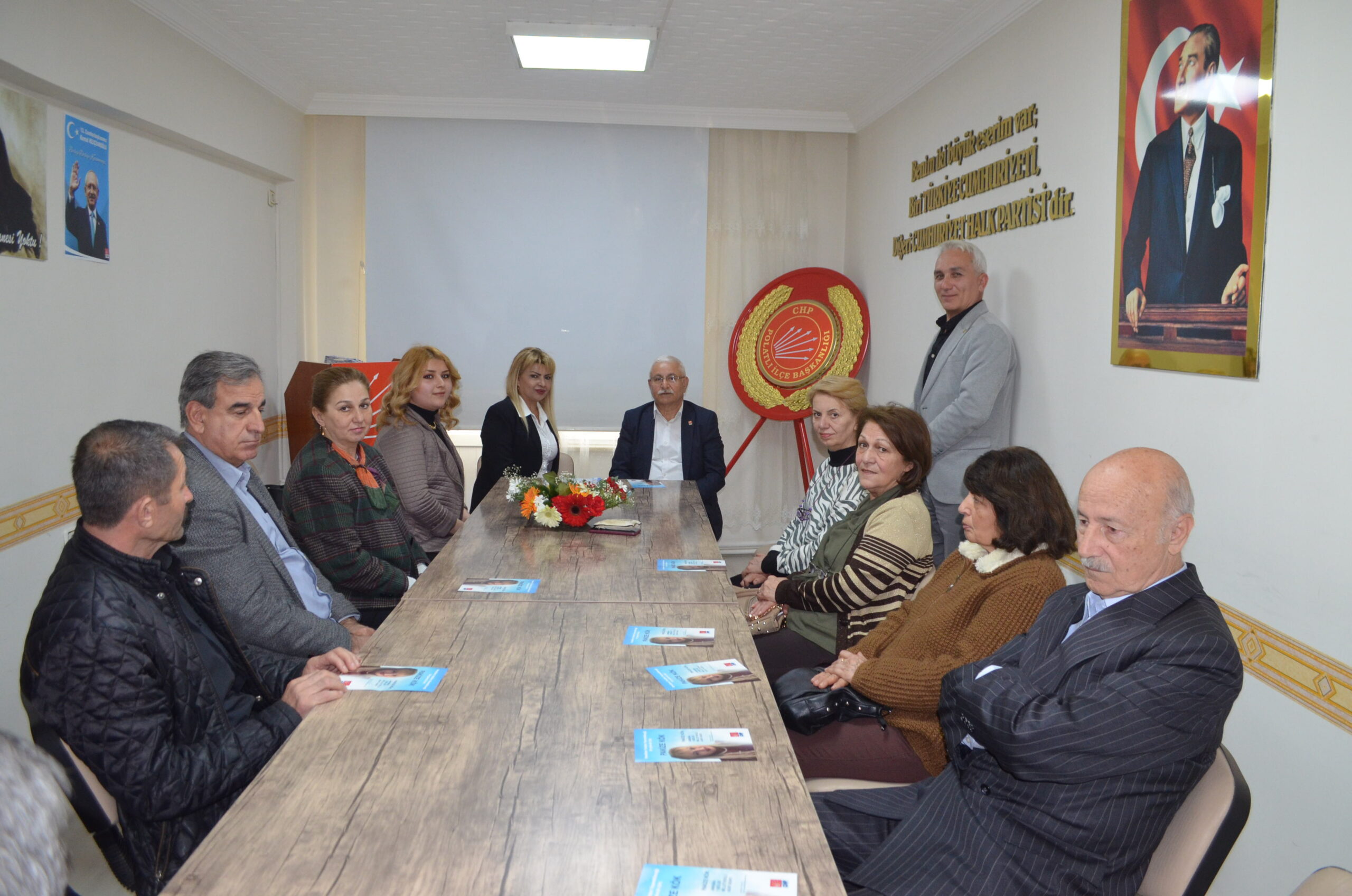 Kök Kader Gayrete Aşıktır, Umut Bizlerle Birlikte Aydınlık Geleceğe