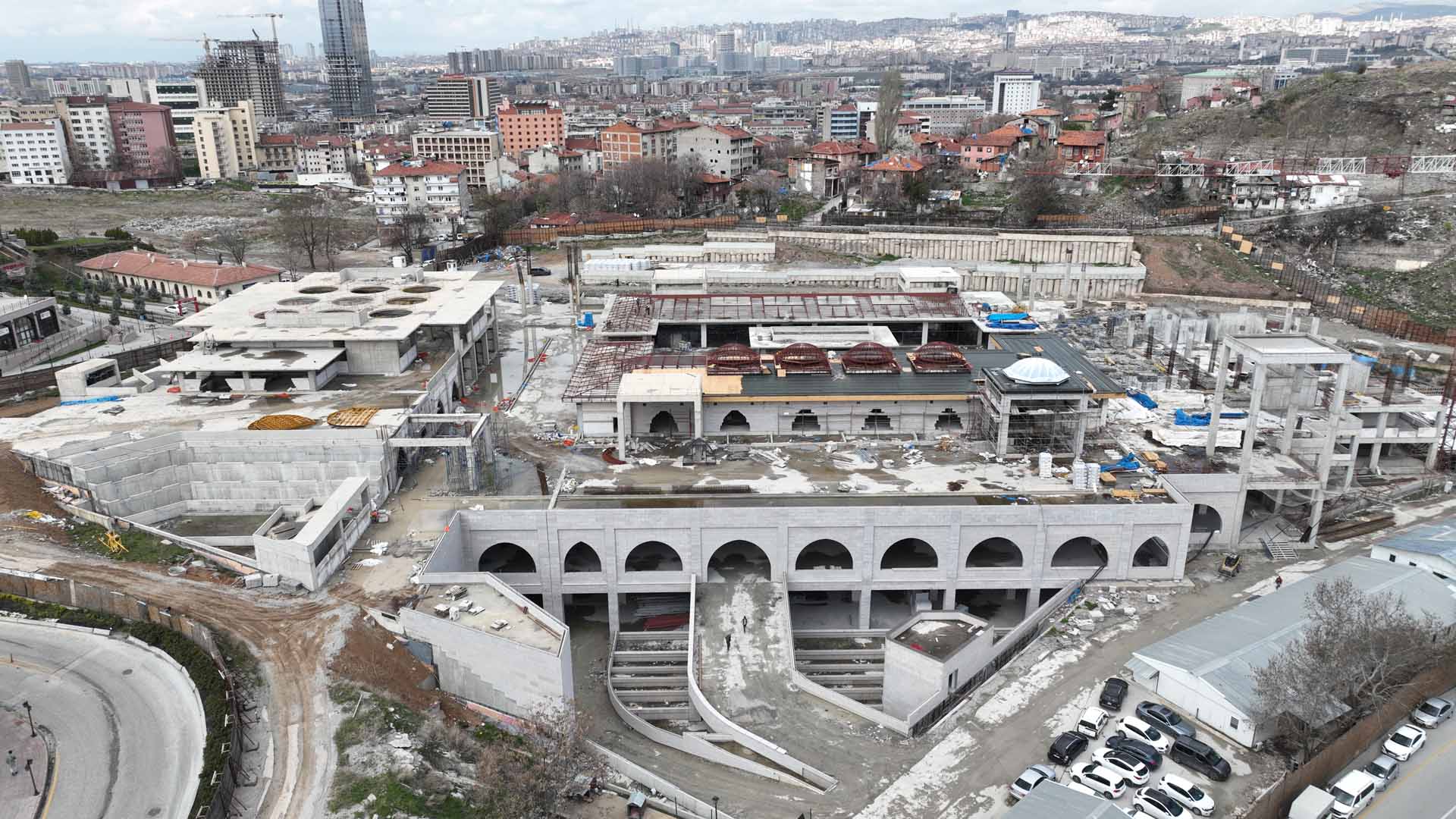 ULUS KÜLTÜR MERKEZİ KAPALI ÇARŞI VE DOLMUŞ DURAKLARI İNŞAATINDA ÇALIŞMALAR SÜRÜYOR