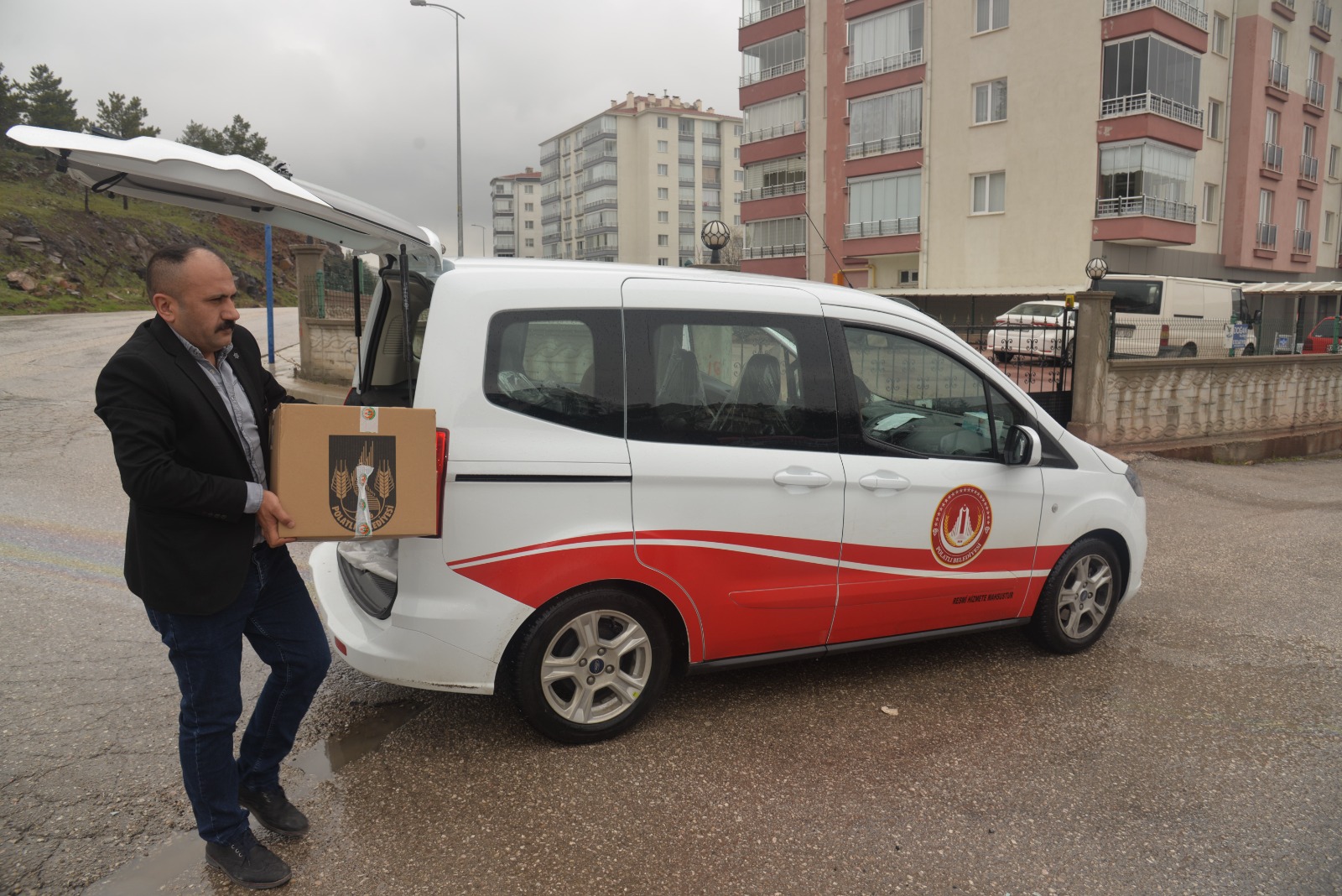 POLATLI BELEDİYESİ PAROLASIYLA GIDA PAKETİ DAĞITIMLARINI SÜRDÜRÜYOR