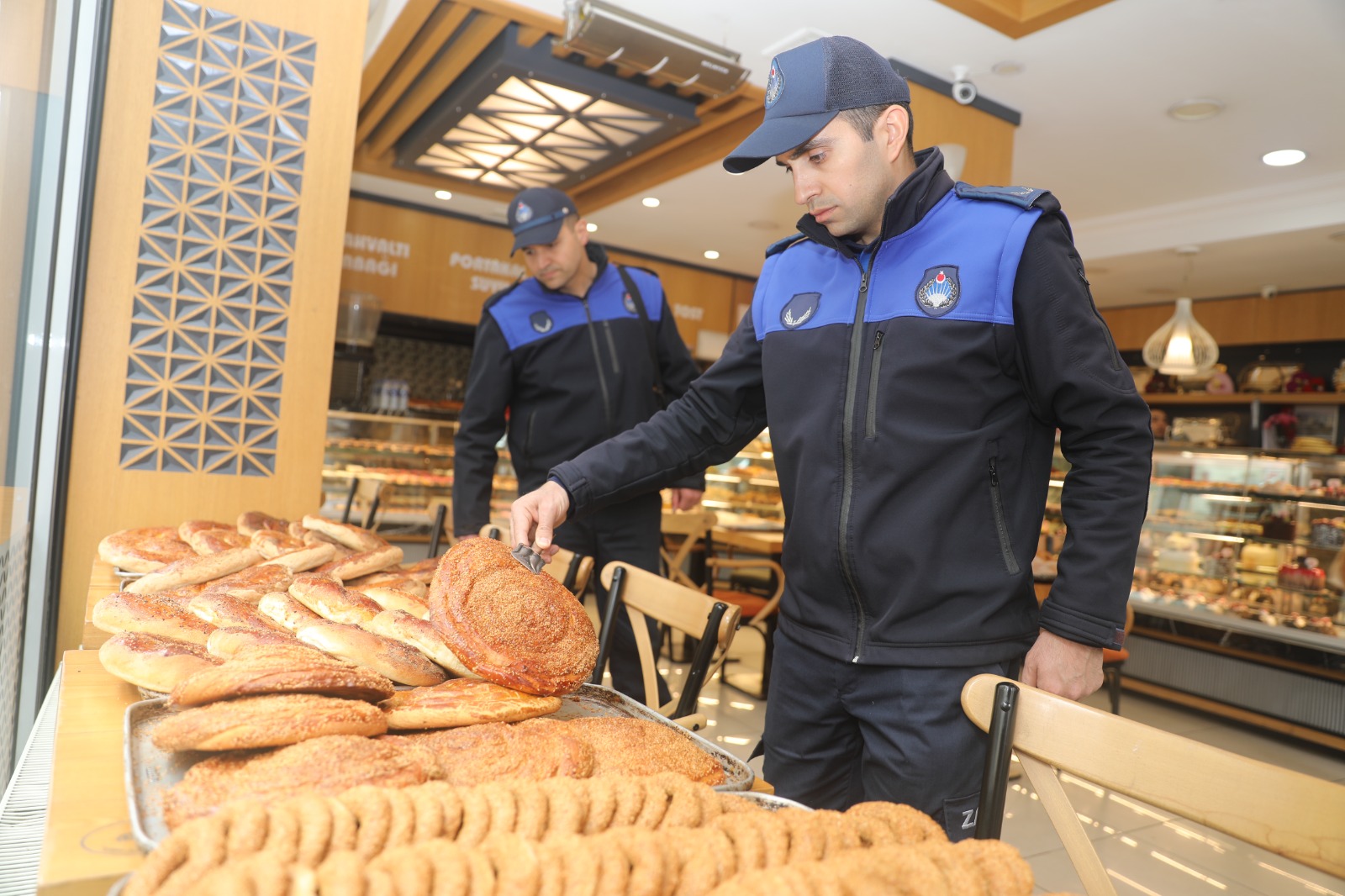 POLATLI BELEDİYESİ ZABITA MÜDÜRLÜĞÜ BAYRAM ÖNCESİ DENETİMLERİNİ SÜRDÜRÜYOR