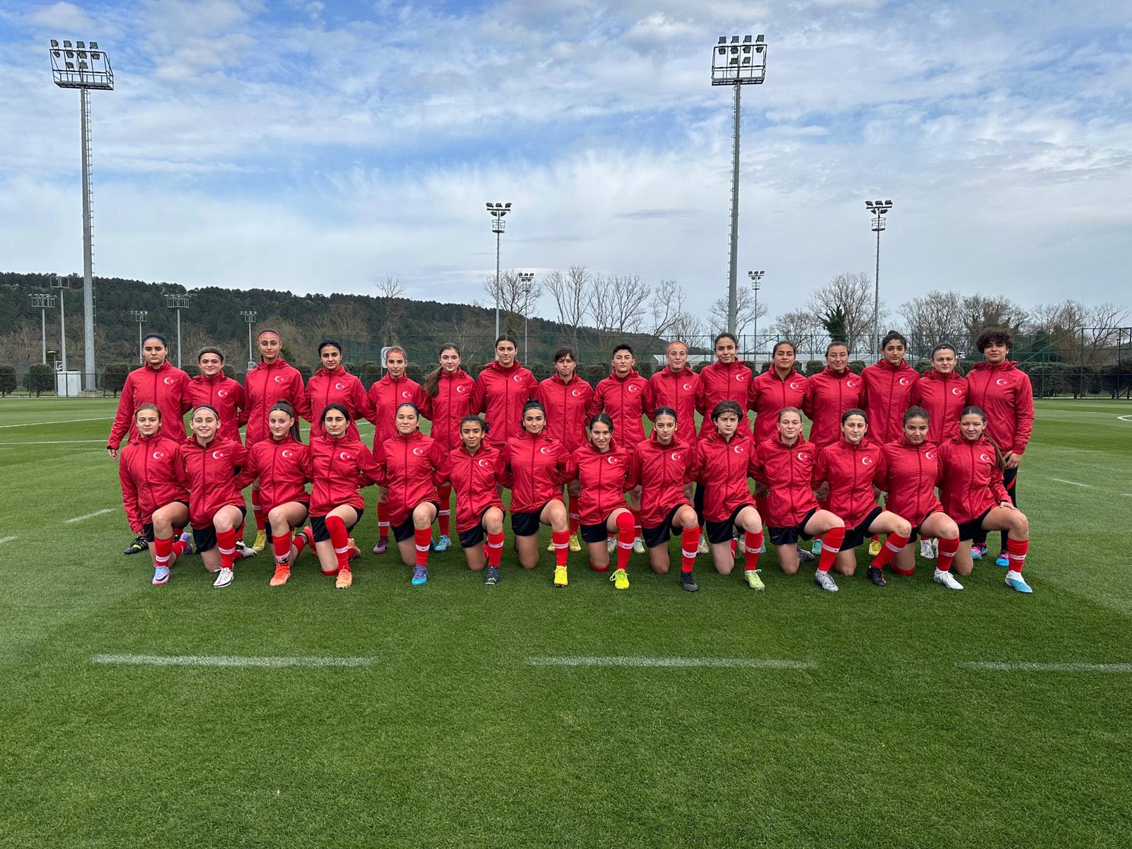 ELİF NAZ ÖZCAN ADAY KADRODA