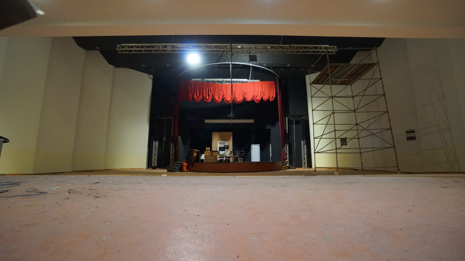 BAŞKENTE YAKIŞIR YENİ VE MODERN TİYATRO BİNASI