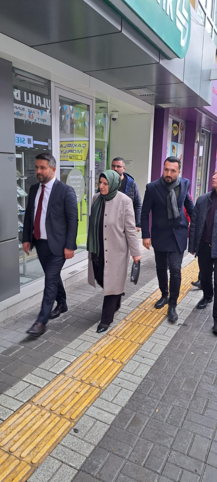 Ak Parti Adayları Sahada