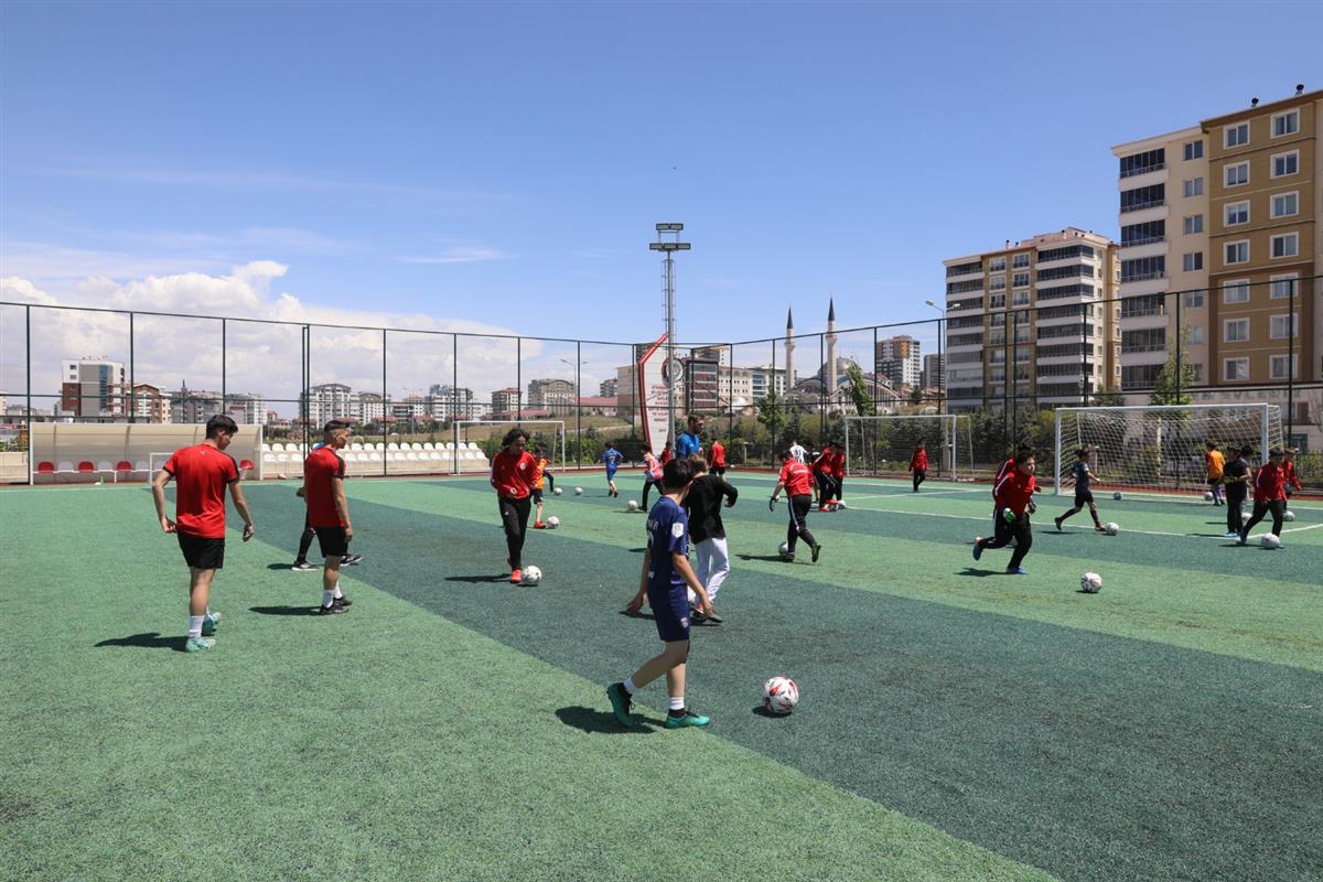 ETİMESGUT BELEDİYESİ FUTBOL AKADEMİSİ KURDU