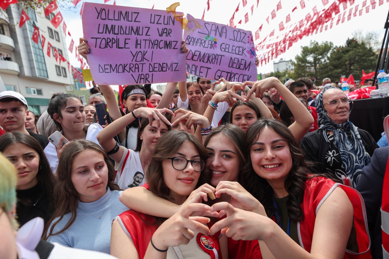 “SEÇİMİ KAZANMAK İÇİN HER İFTİRAYI ATARLAR”
