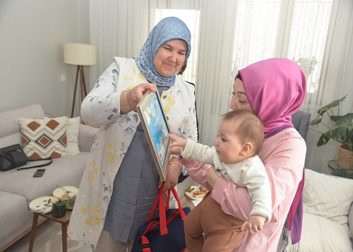 BAŞKAN YILDIZKAYA ‘HOŞ GELDİN BEBEK’ VE ‘İLK DOĞUM GÜNÜ’  PROJELERİSİ İLE AİLELERİN YANINDA