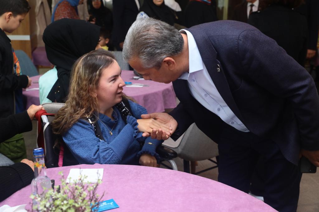 BAŞKAN YILDIZKAYA DÜNYA ÇÖLYAK GÜNÜ’NDE ÇÖLYAK HASTALARI İLE BULUŞTU