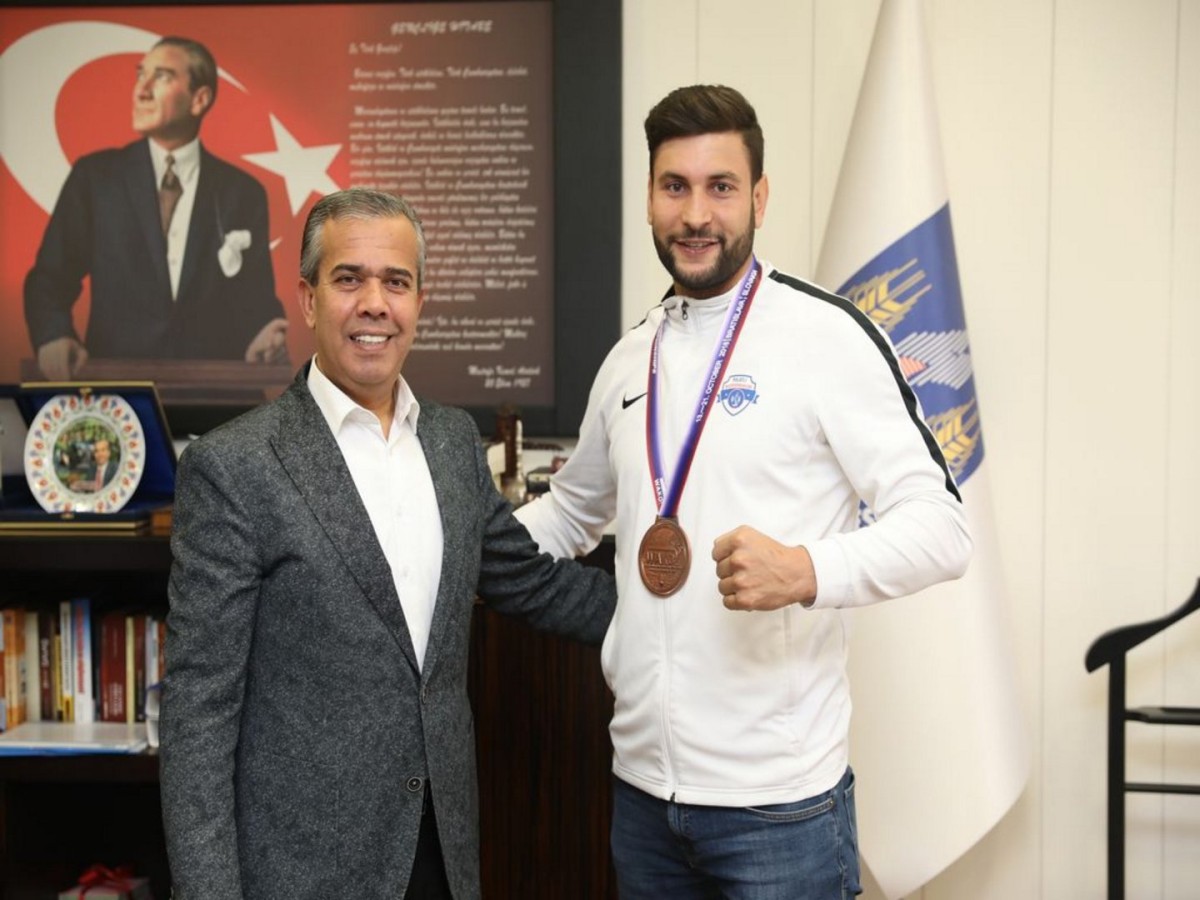 POLATLI’NIN GURURU SELMAN YÜCEL, İSTANBUL’DA DÜNYA 3.’SÜ OLDU