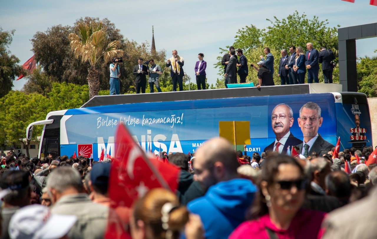 MANSUR YAVAŞ MANİSA’NIN İLÇELERİNİ GEZDİ