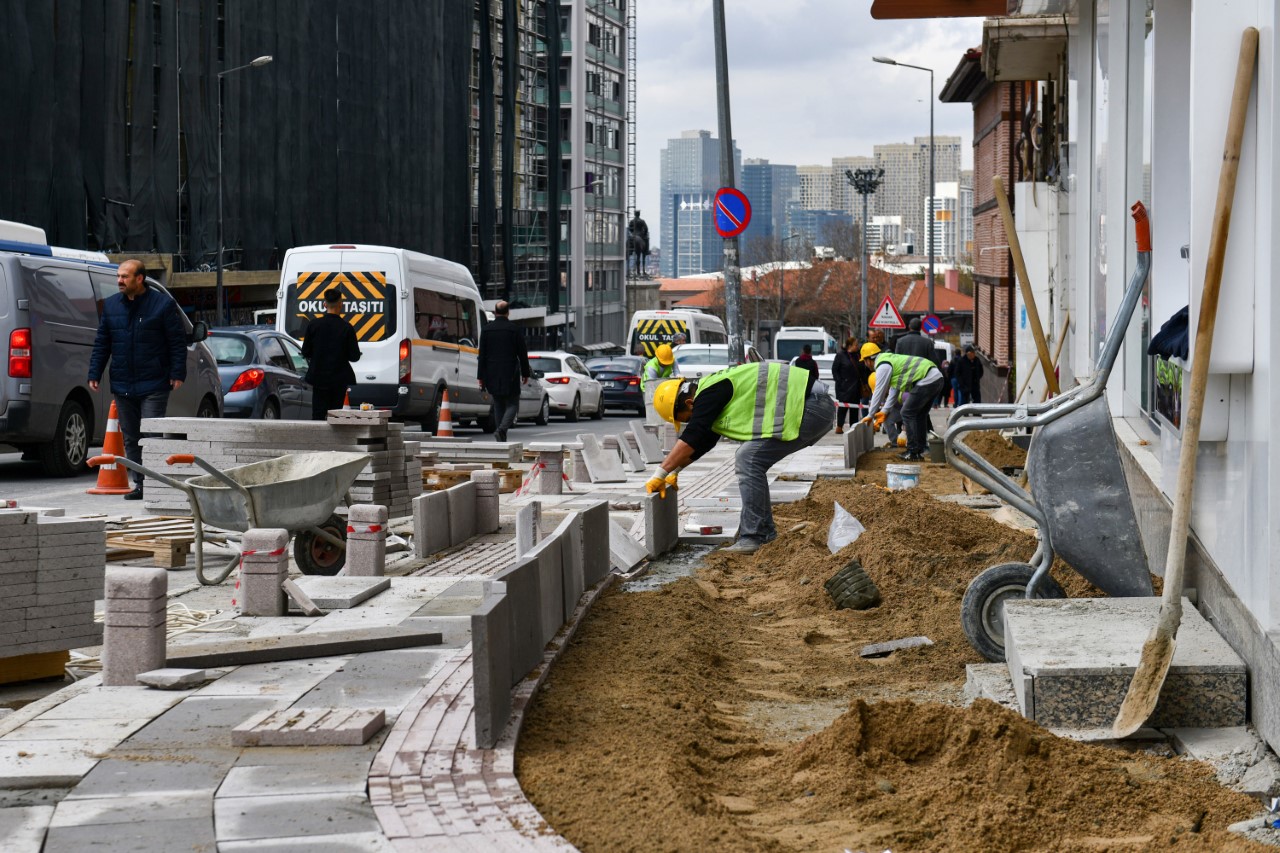 ANKARA BÜYÜKŞEHİR BELEDİYESİNDEN ULUS HÜKÜMET CADDESİ’NE YENİLEME