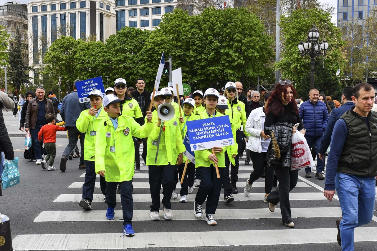 ÇOCUK MECLİSİ ÜYELERİ TRAFİK POLİSİ OLDU, DENETİME ÇIKTI