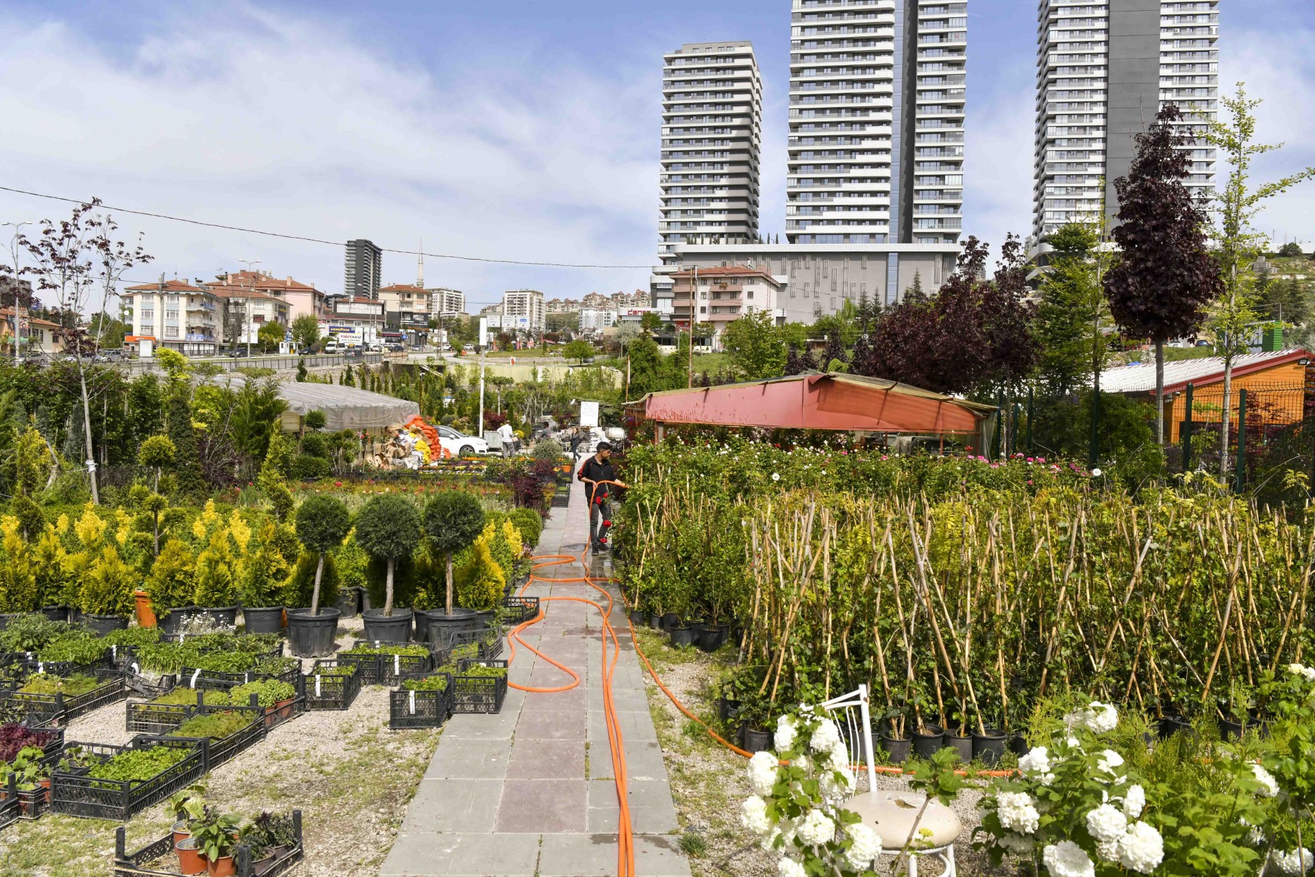 ANKARA BÜYÜKŞEHİR SELDE ZARAR GÖREN ESNAFIN YARALARINI SARDI