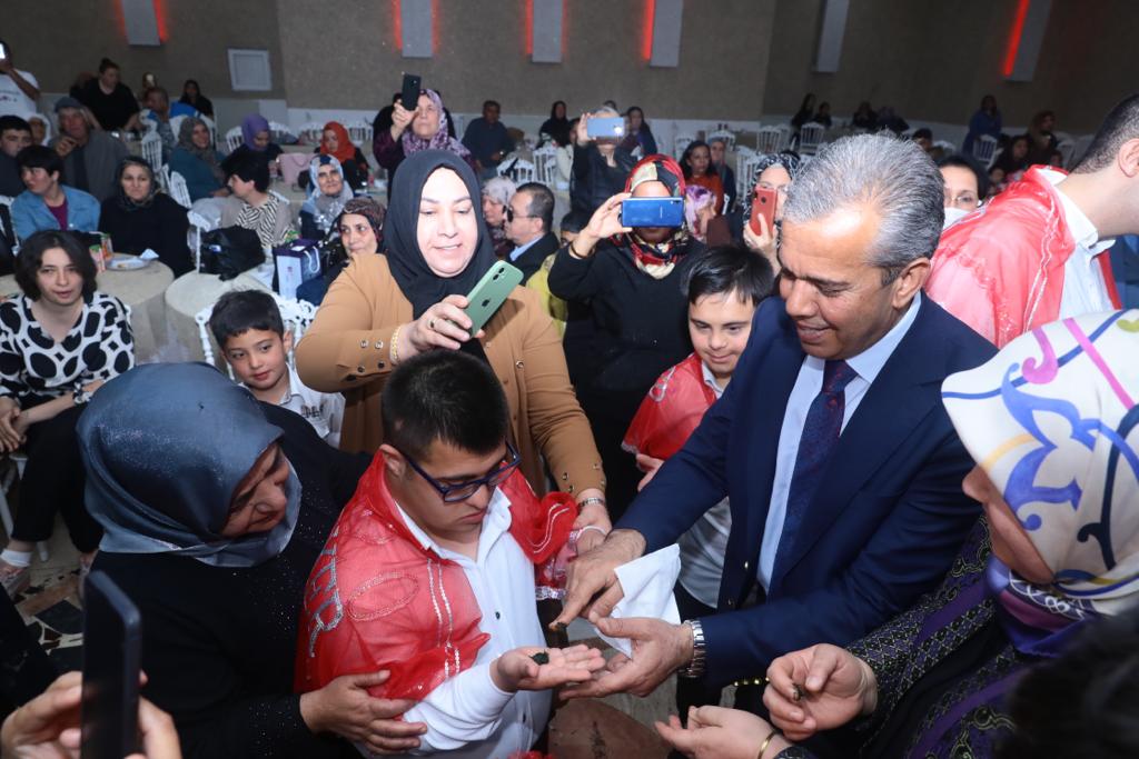 TEMSİLİ ASKERLİK KINA GECESİNDE DOYASIYA EĞLENDİLER