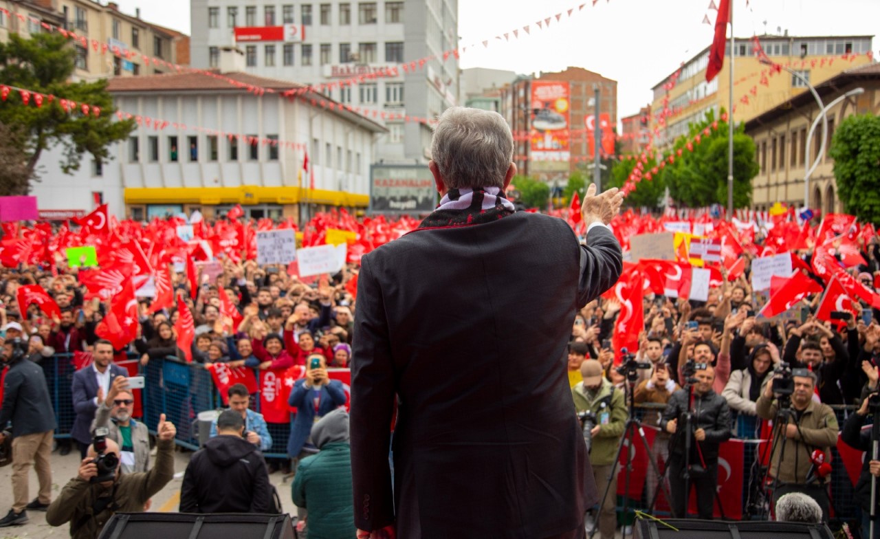 MANSUR YAVAŞ ÇORUM’DA COŞKUYLA KARŞILANDI