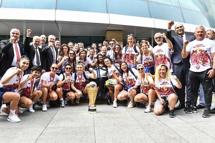 BAŞKENTİN ŞAMPİYON KADINLARI YUVAYA DÖNDÜ