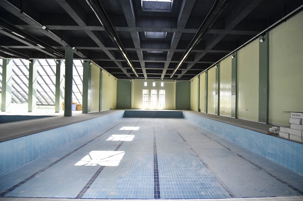 YIKIK DURUMDA DEVRALINAN ALTINPARK YÜZME HAVUZU’NUN YENİDEN İNŞASI SÜRÜYOR