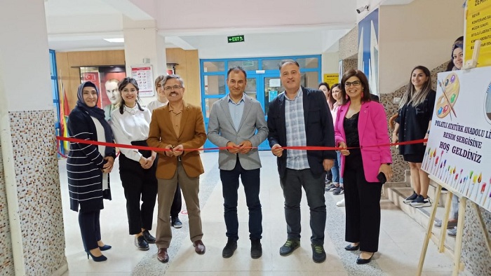 İLÇEDEKİ OKULLARDAN YILSONU SERGİLERİ