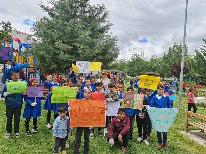 Minik Öğrencilerden Çevre İçin Basın Açıklaması