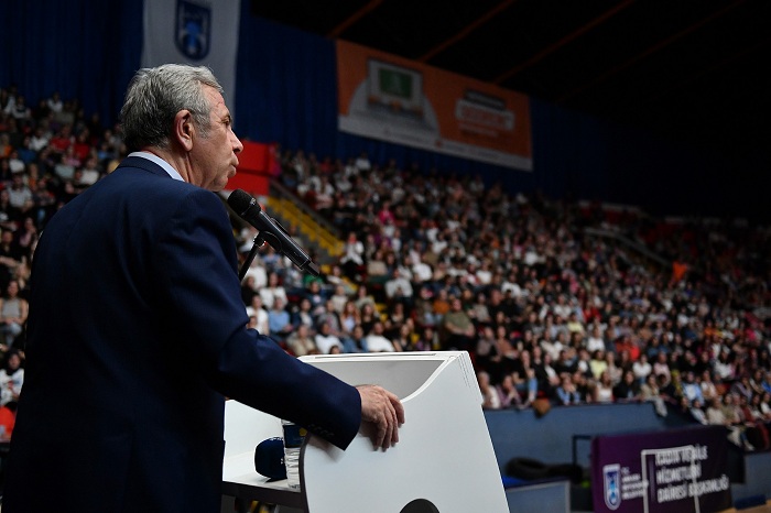 MANSUR YAVAŞ ‘KPSS GENEL TEKRAR KAMPI’NA KATILAN ÖĞRENCİLERLE BİR ARAYA GELDİ