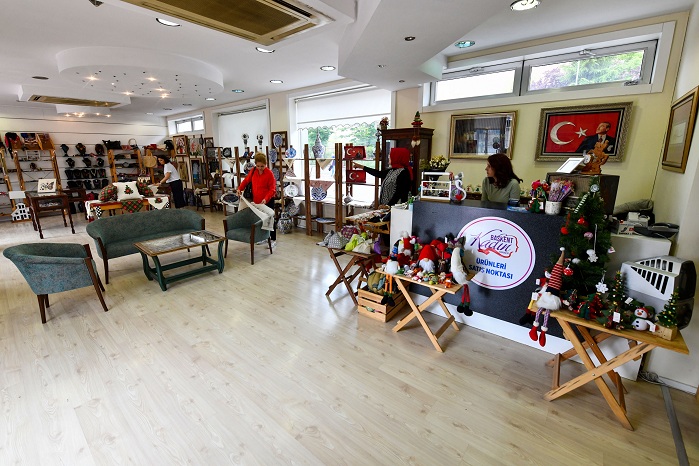 BELMEK MAĞAZALARI ÜRETEN KADINLARA GELİR KAPISI OLUYOR