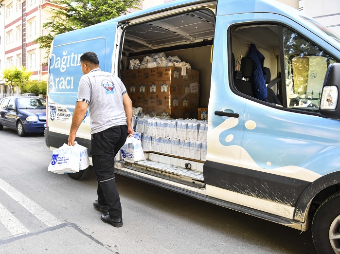 ANKARA BÜYÜKŞEHİRİN SÜT DESTEĞİ SÜRÜYOR: 45 BİN AİLEYE TOPLAM 300 BİN LİTRE SÜT