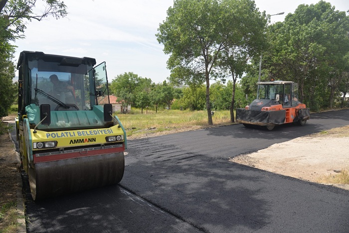 POLATLI BELEDİYESİ GAZİ MAHALLESİ’NDE ASFALTLAMA ÇALIŞMALARINA DEVAM EDİYOR