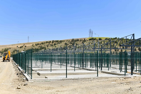 KARATAŞ GEÇİCİ HAYVAN BAKIMEVİ VE REHABİLİTASYON MERKEZİ’NDE ÇALIŞMALAR TÜM HIZIYLA SÜRÜYOR