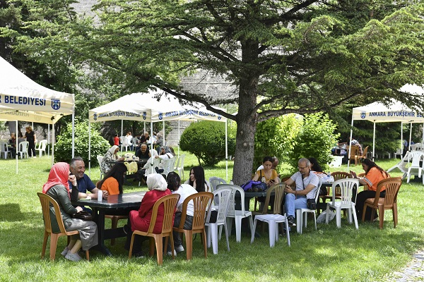 ANKARA BÜYÜKŞEHİRDEN DEPREMZEDE MİSAFİRLERİNE BAYRAM PİKNİĞİ