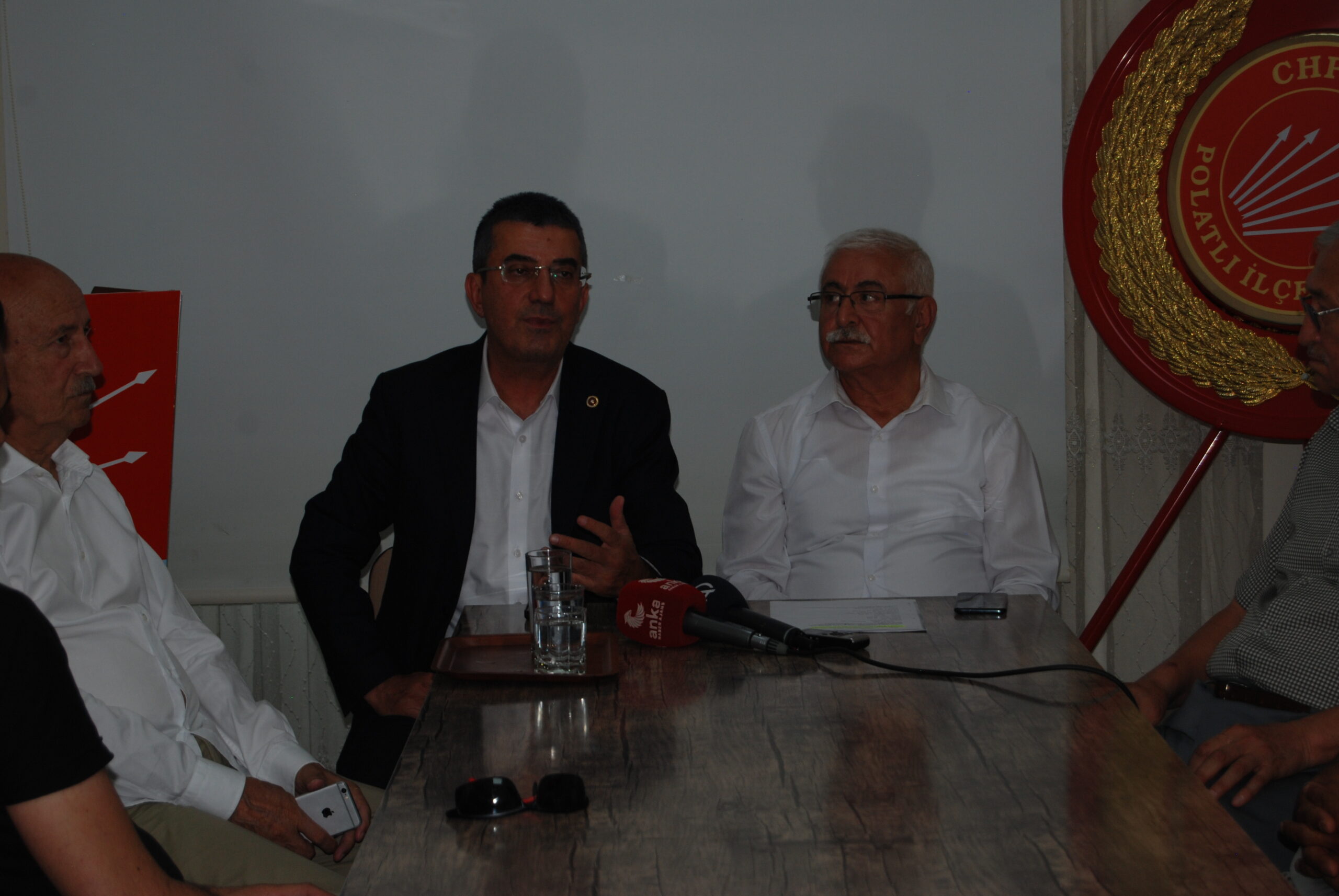 Cumhuriyet Halk Partisi Polatlı İlçe Başkanlığı’nı ziyarete  gelen Günaydın, CHP Polatlı İlçe Başkanı Bilal Haşim Avcı ile birlikte basın açıklaması yaptı