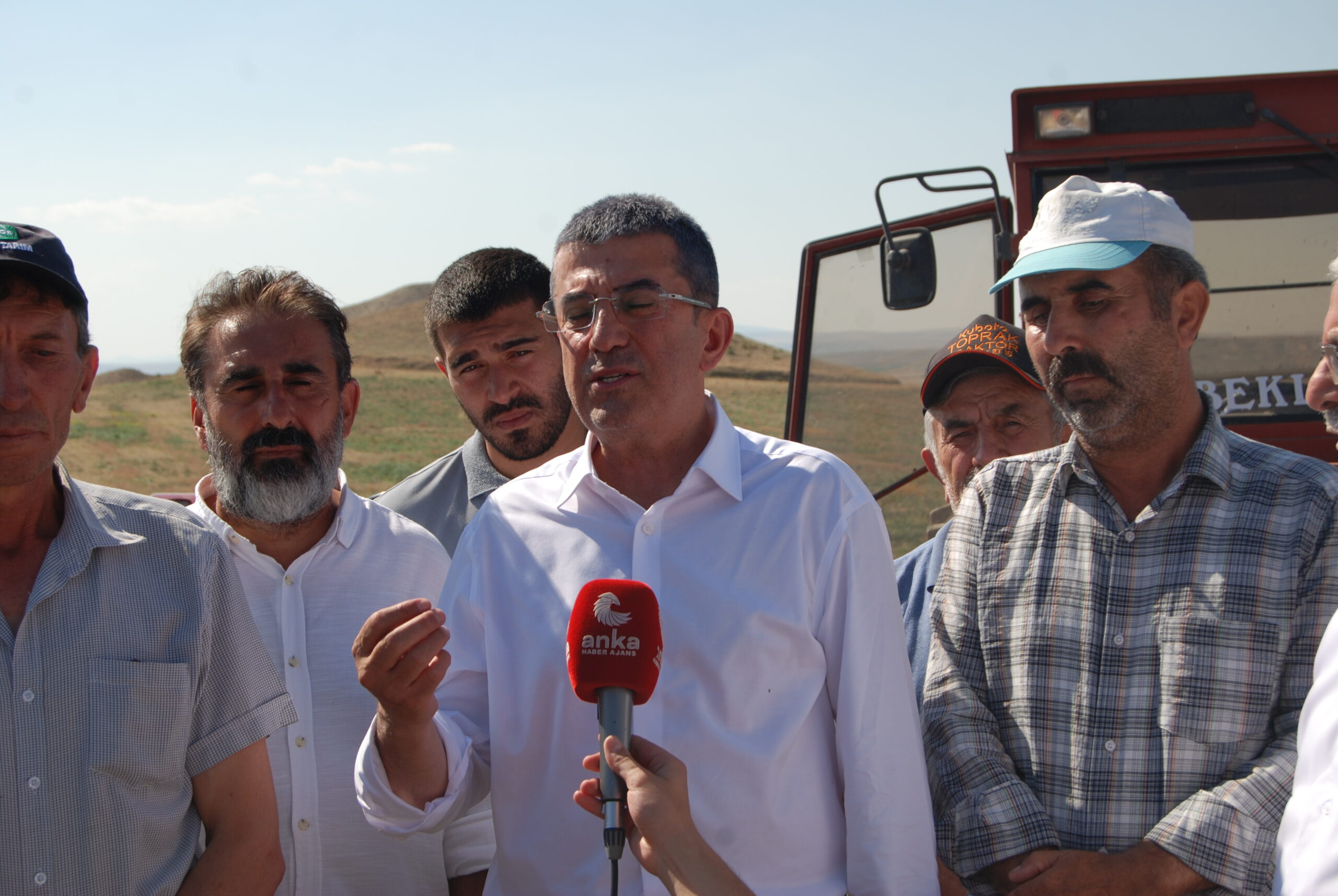 GÖKHAN GÜNAYDIN ÇİFTÇİLERİN YAŞADIĞI SORUNLARLA İLGİLİ DEĞERLENDİRME YAPTI.