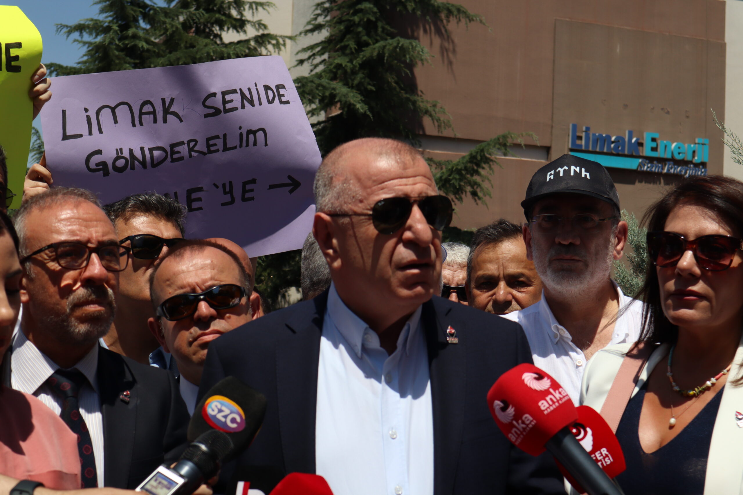 Zafer Partisi Genel Başkanı Prof. Dr. Ümit Özdağ, Akbelen Ormanlarını katleden Limak Holding’in Ankara’daki merkez binası önünde basın açıklaması yaptı: