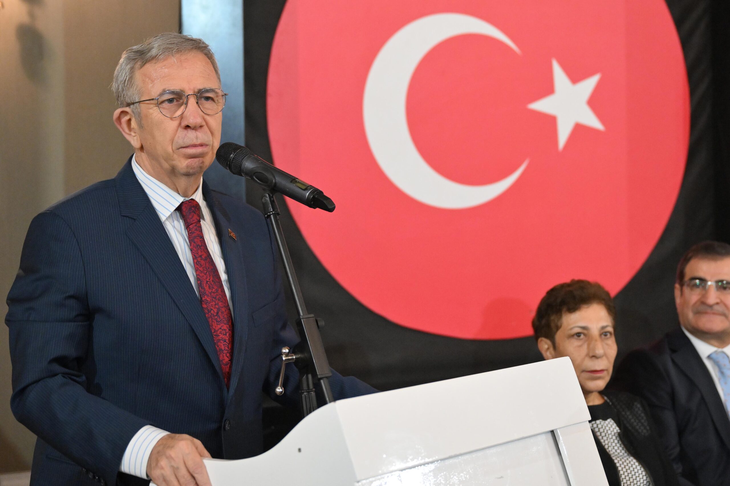 YAVAŞ:“YOKSULLUĞU YÖNETMEK YERİNE YOKSULLUĞU ORTADAN KALDIRACAK PROJELER YAPMAK ZORUNDAYIZ”