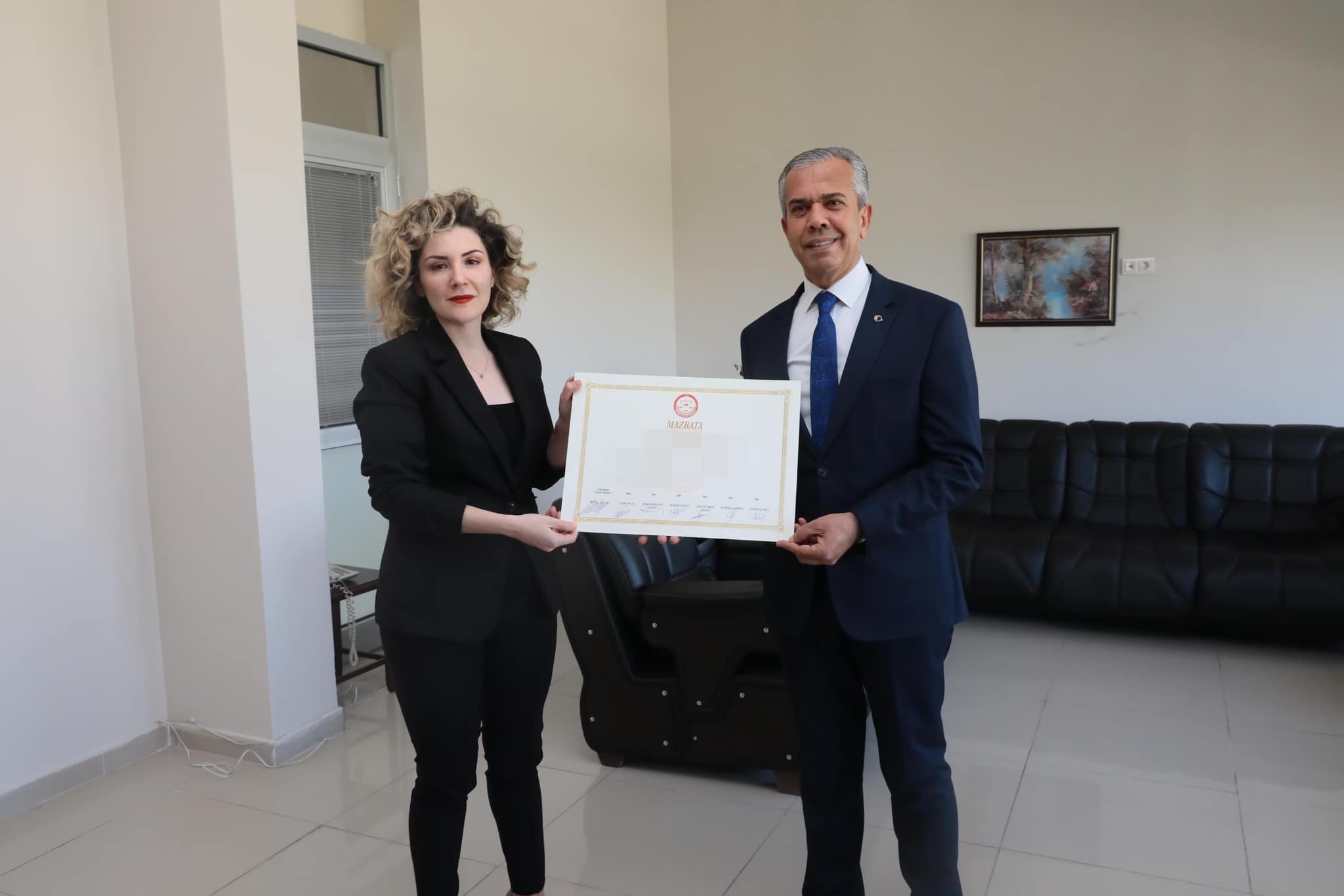 BAŞKAN YILDIZKAYA MECLİS ÜYELERİ İLE MAZBATASINI ALDI